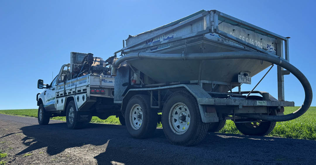trailer to spread fertilisers with drones